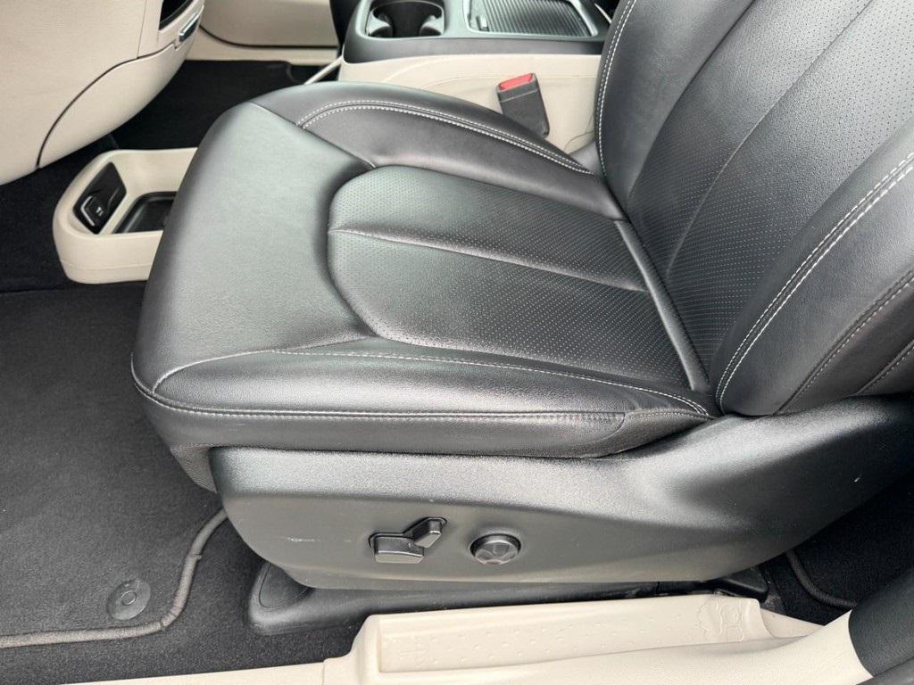 used 2024 Chrysler Pacifica car, priced at $29,995