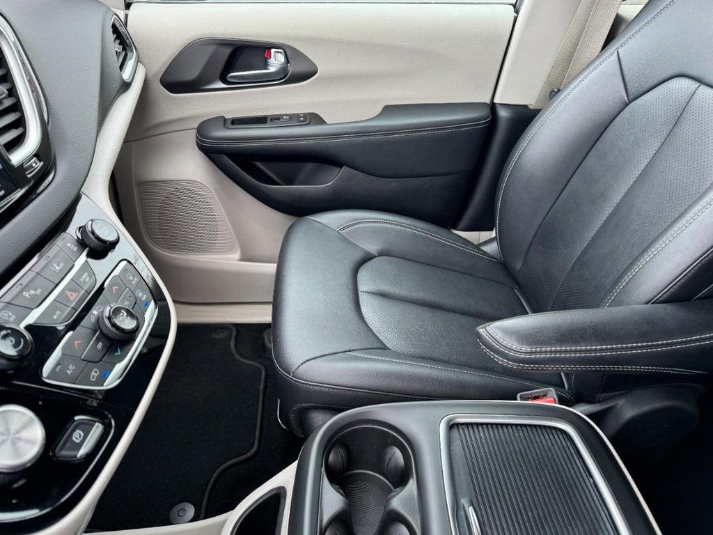 used 2024 Chrysler Pacifica car, priced at $29,995