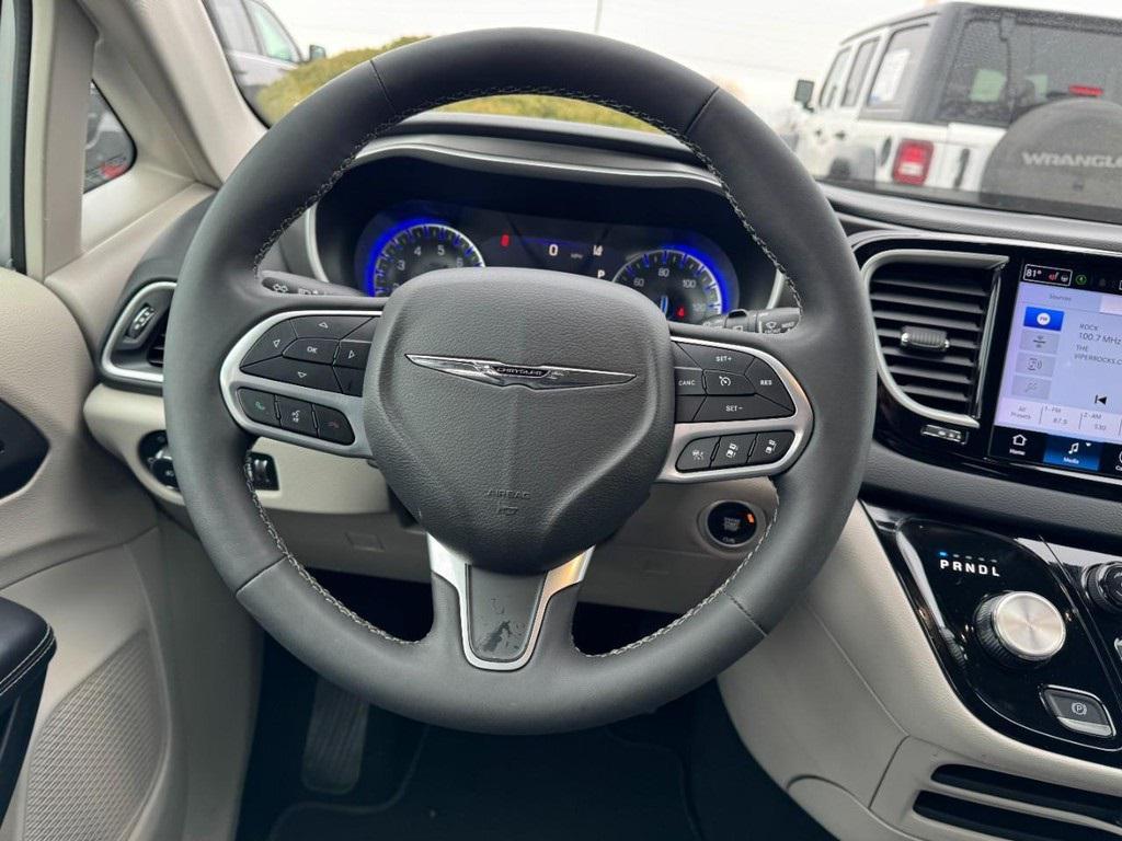 used 2024 Chrysler Pacifica car, priced at $29,995