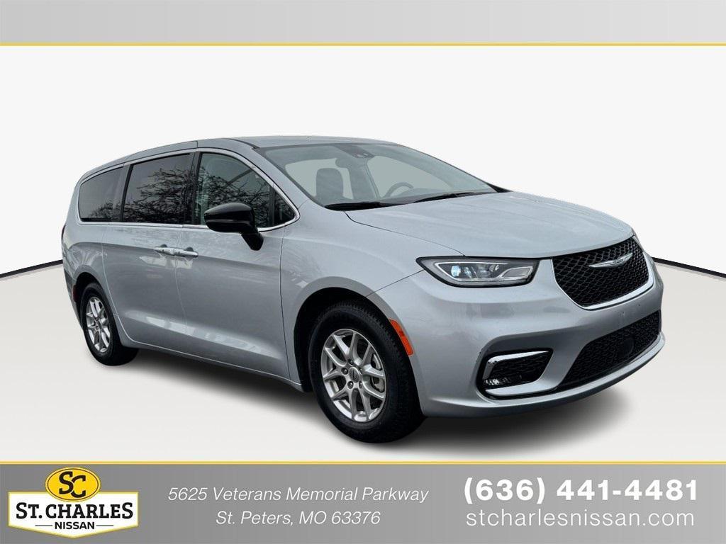 used 2024 Chrysler Pacifica car, priced at $29,995