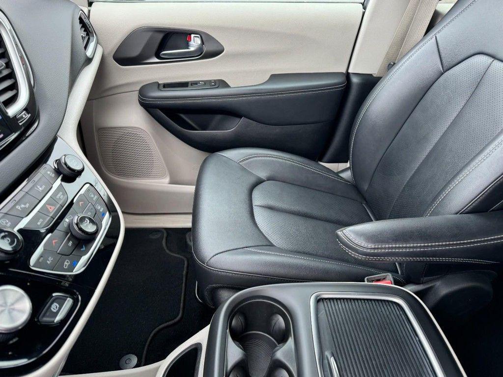 used 2024 Chrysler Pacifica car, priced at $26,888