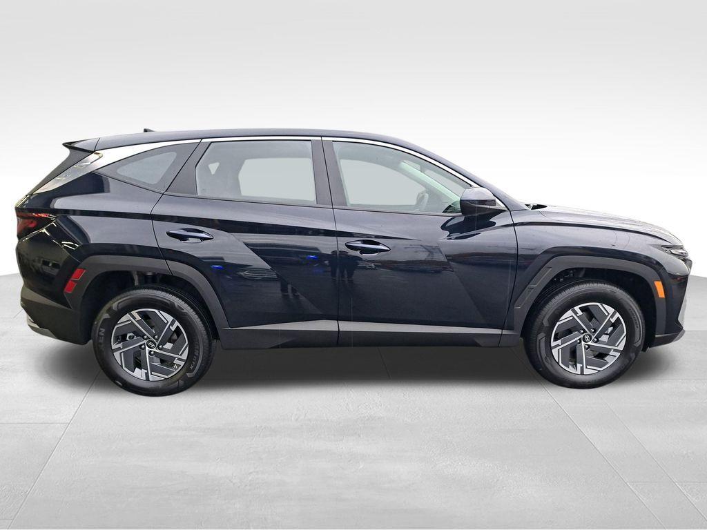 new 2026 Hyundai TUCSON Hybrid car, priced at $31,678