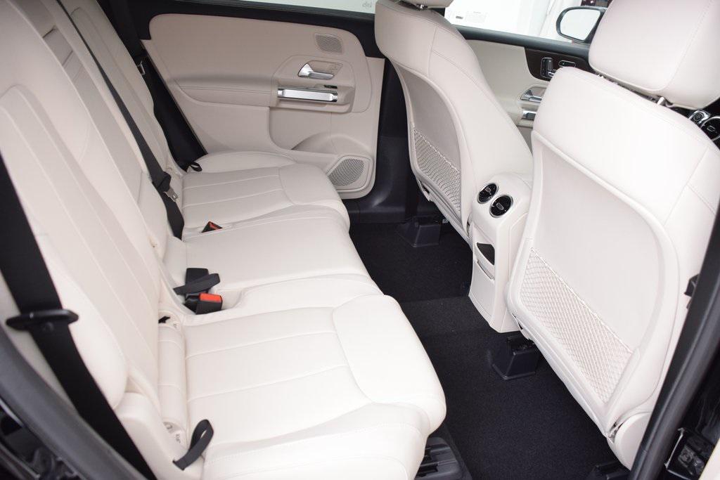 new 2025 Mercedes-Benz GLB 250 car, priced at $47,520