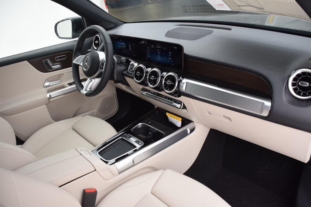 new 2025 Mercedes-Benz GLB 250 car, priced at $47,520