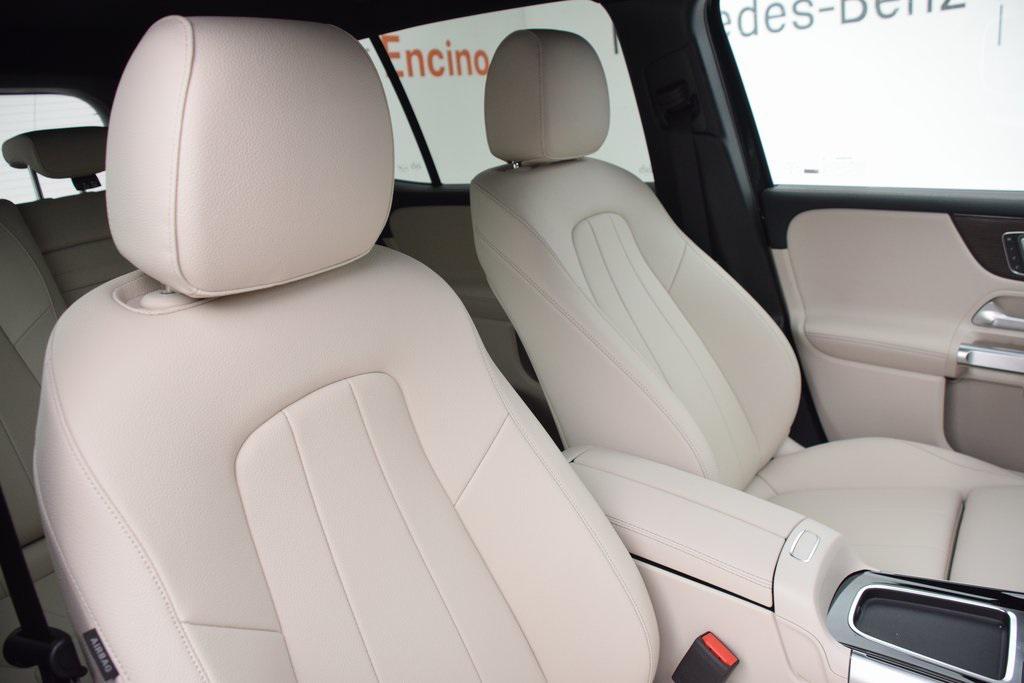 new 2025 Mercedes-Benz GLB 250 car, priced at $47,520