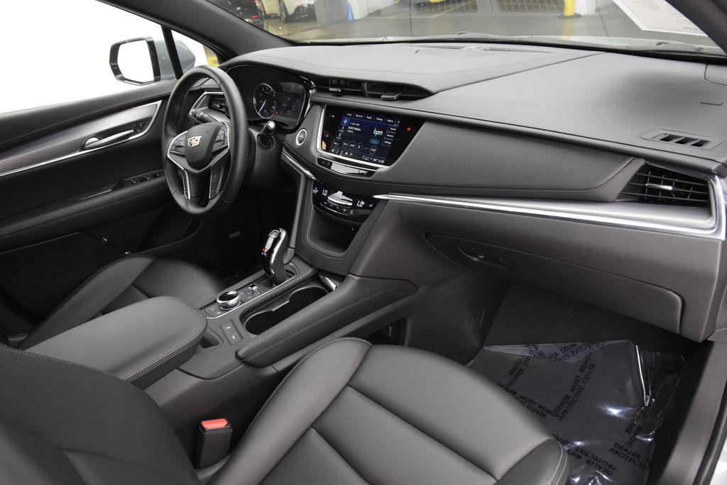 used 2025 Cadillac XT5 car, priced at $34,583