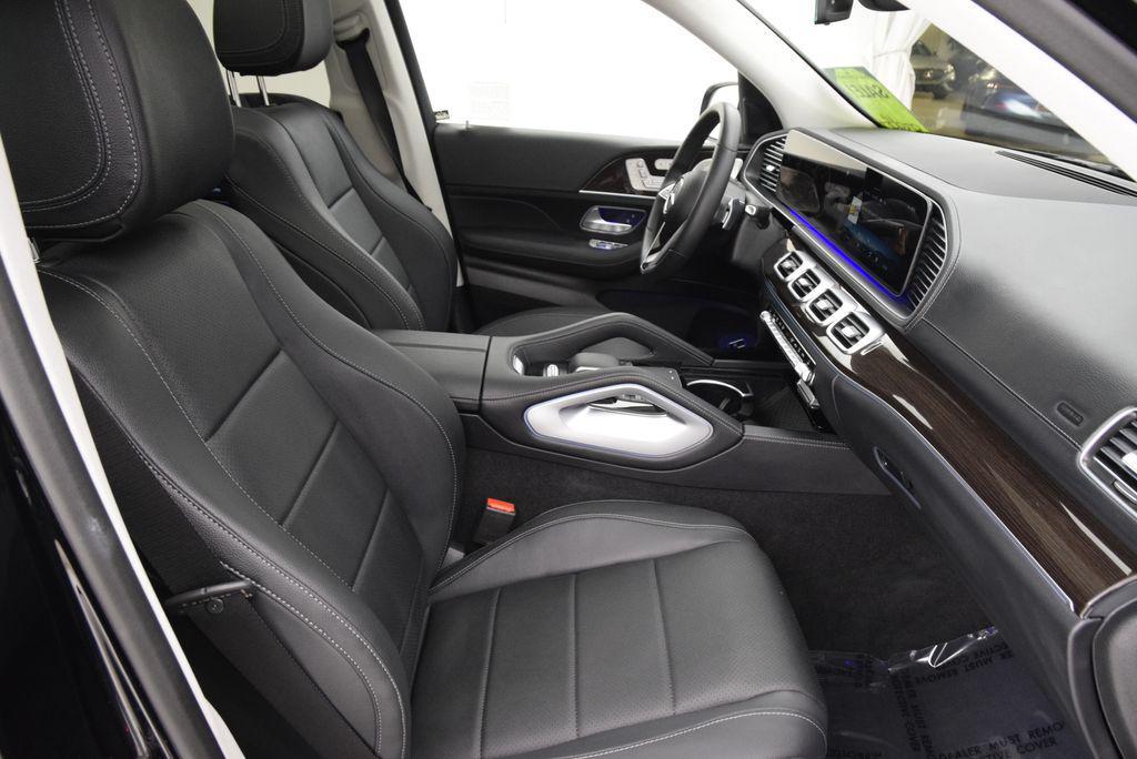 Mercedes-Benz GLS view 16