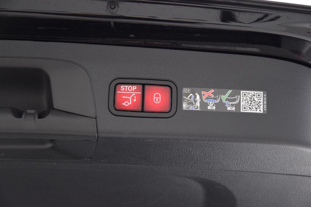 Mercedes-Benz GLS view 29