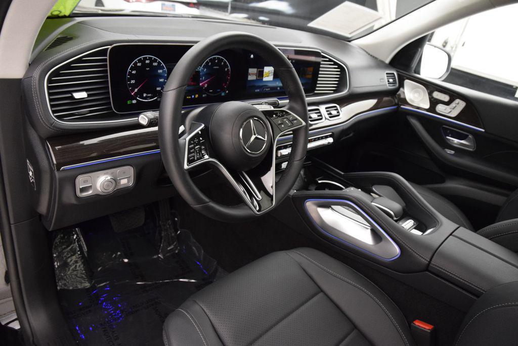 Mercedes-Benz GLS view 22