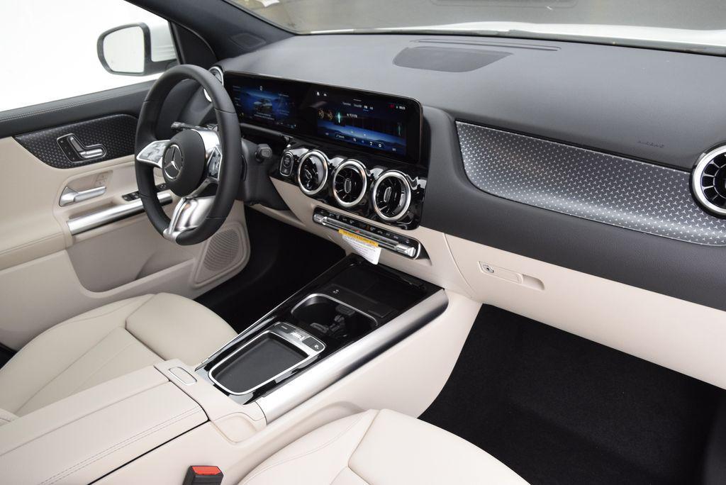 new 2025 Mercedes-Benz GLA 250 car, priced at $44,450