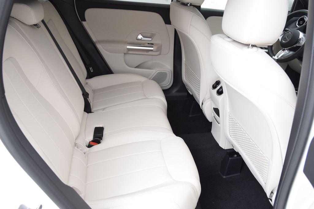 new 2025 Mercedes-Benz GLA 250 car, priced at $44,450