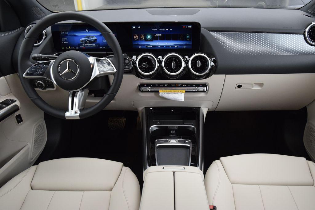new 2025 Mercedes-Benz GLA 250 car, priced at $44,450