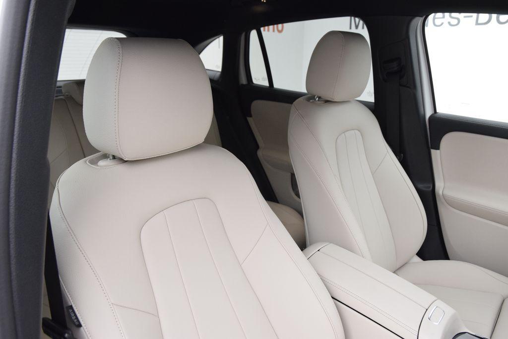 new 2025 Mercedes-Benz GLA 250 car, priced at $44,450