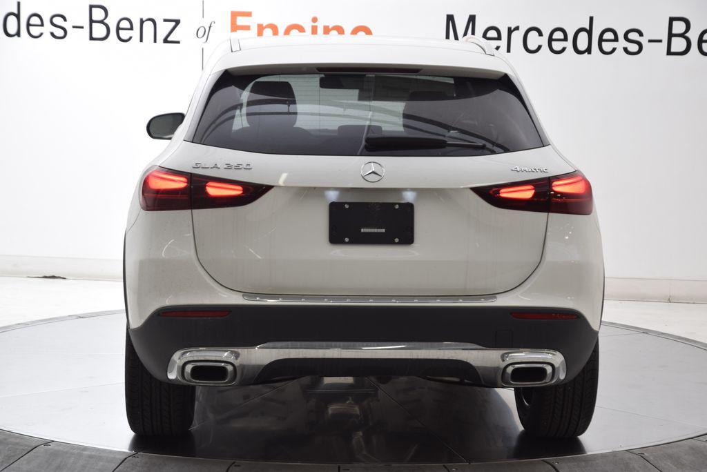 new 2025 Mercedes-Benz GLA 250 car, priced at $44,450