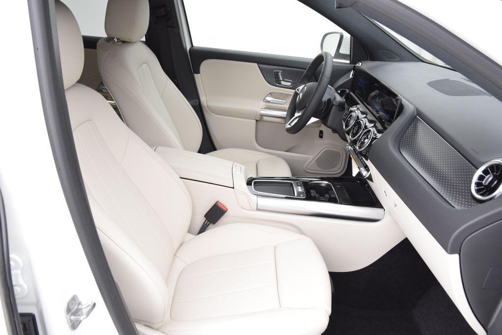 new 2025 Mercedes-Benz GLA 250 car, priced at $44,450