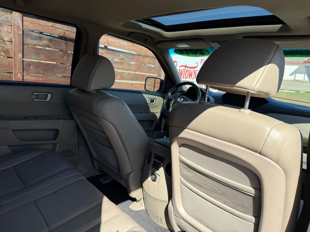2011 Burgundy Honda Pilot