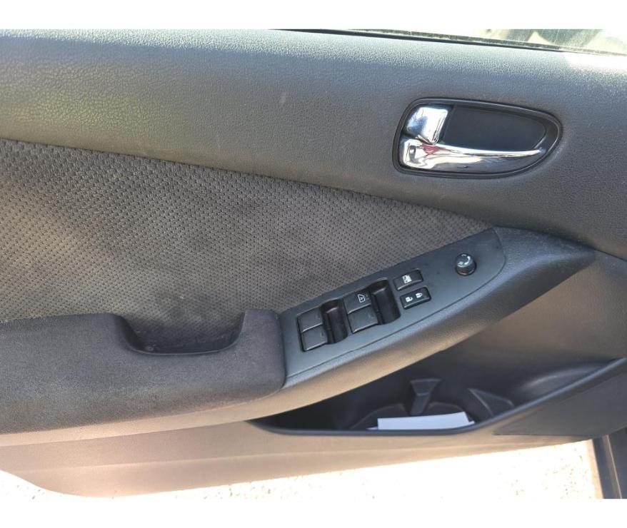 used 2009 Nissan Altima car, priced at $2,500