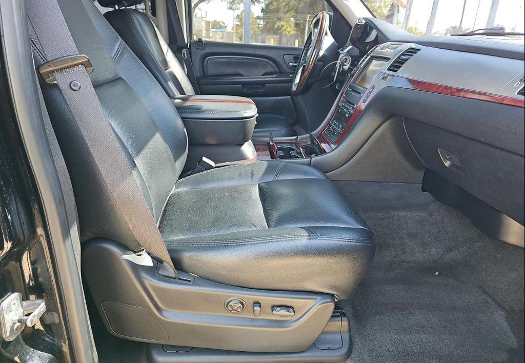 used 2007 Cadillac Escalade ESV car, priced at $6,800