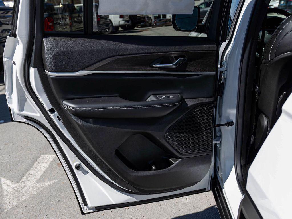new 2026 Jeep Grand Cherokee car, priced at $42,951