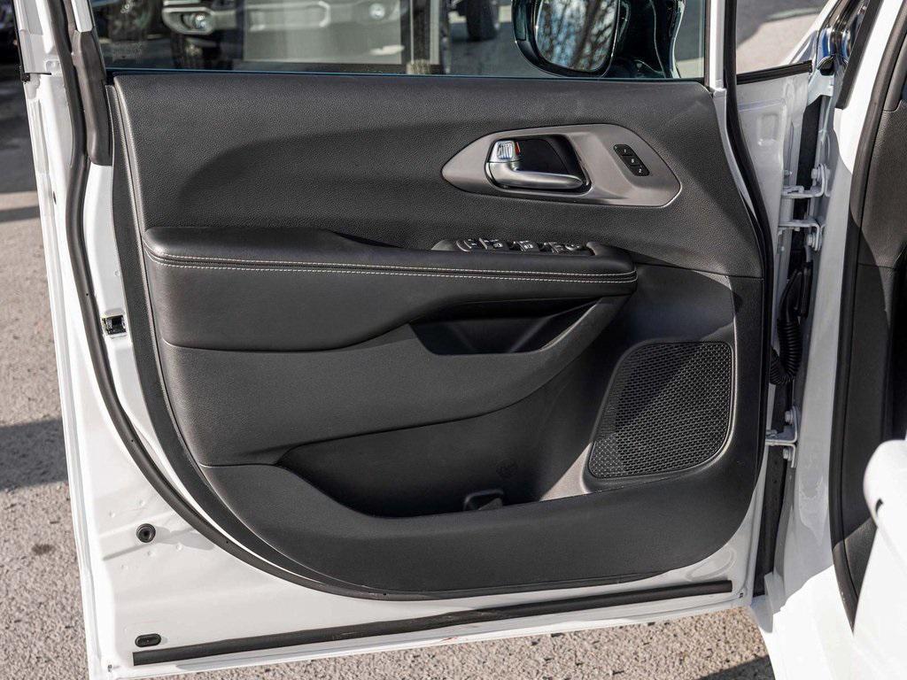 new 2026 Chrysler Pacifica car, priced at $41,273