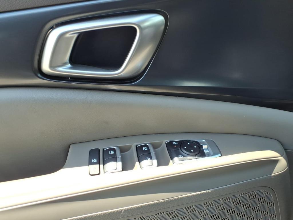used 2025 Kia Carnival car, priced at $30,995