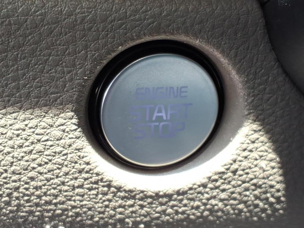 used 2025 Kia Carnival car, priced at $30,995