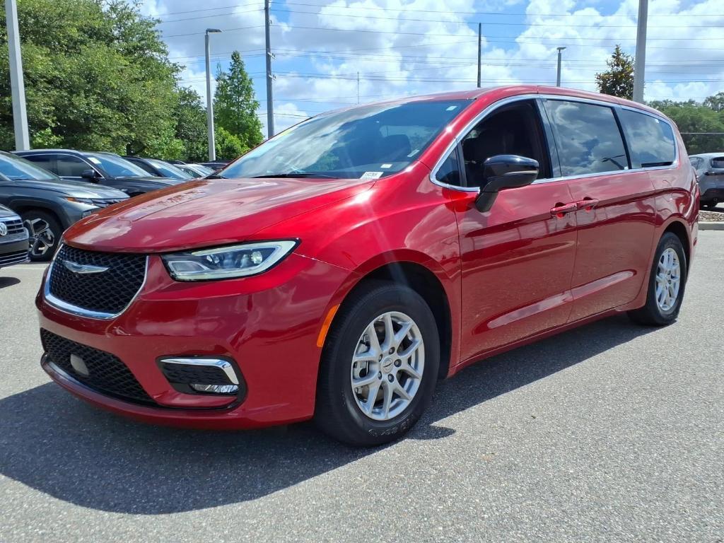 used 2025 Chrysler Pacifica car, priced at $30,393