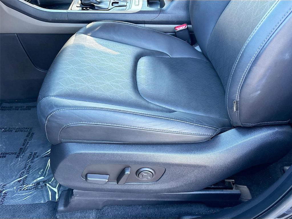 used 2025 Kia Carnival car, priced at $31,995