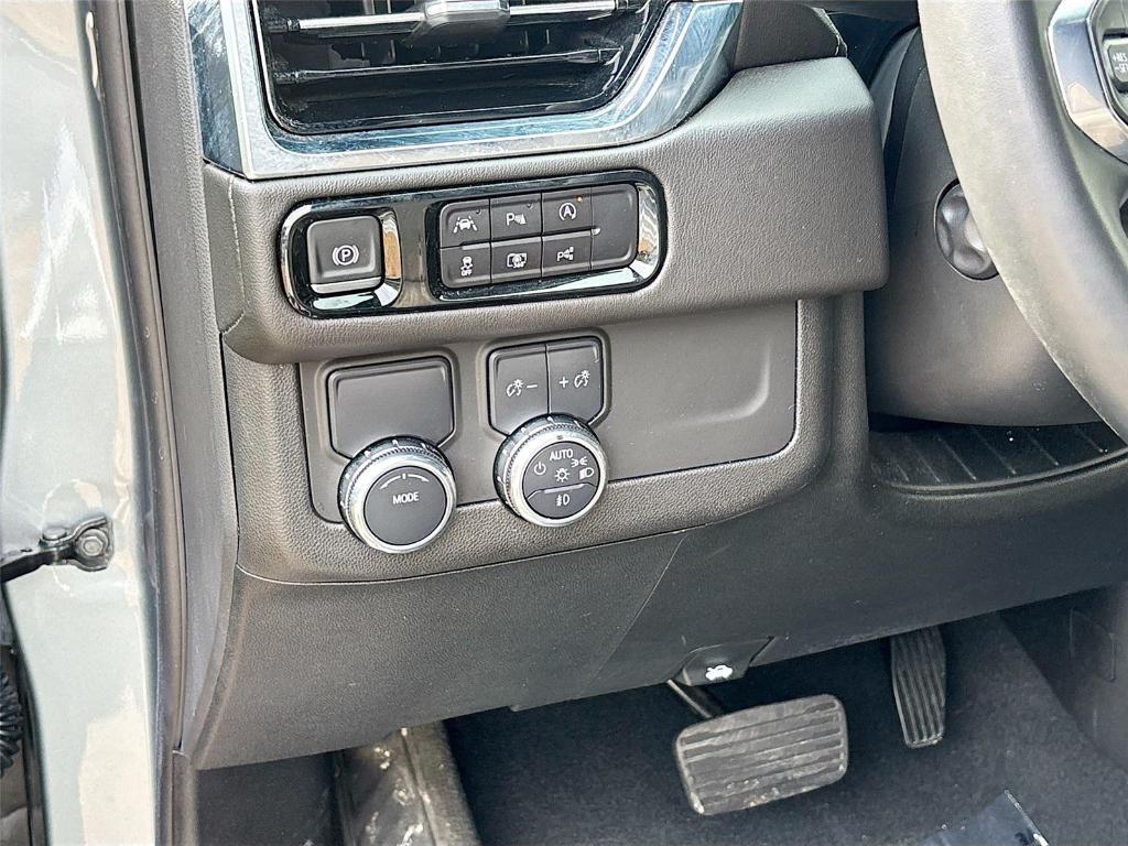 used 2025 GMC Yukon car, priced at $60,997