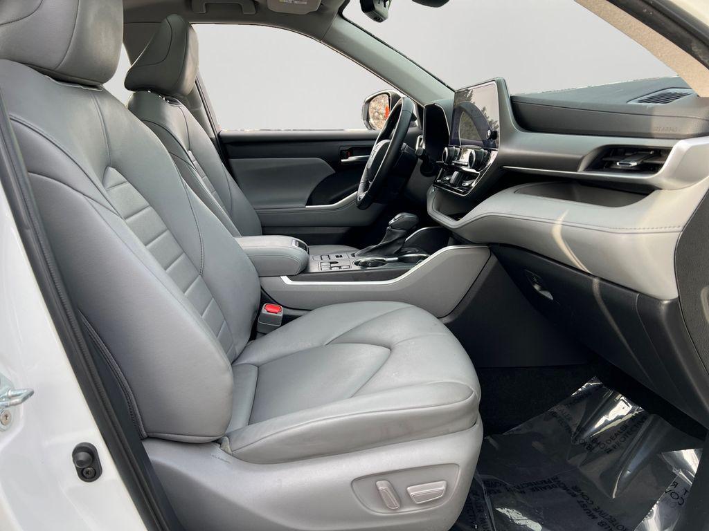 used 2023 Toyota Highlander car, priced at $35,899