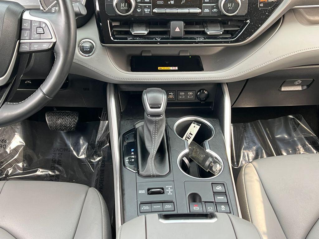 used 2023 Toyota Highlander car, priced at $35,899
