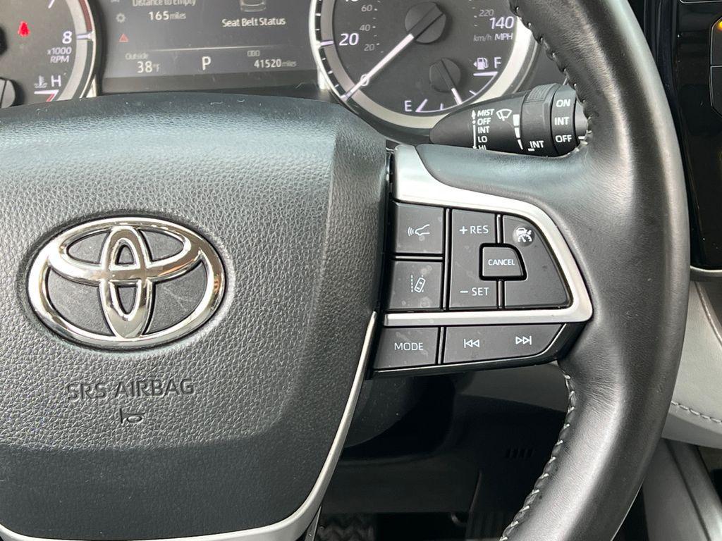used 2023 Toyota Highlander car, priced at $35,899