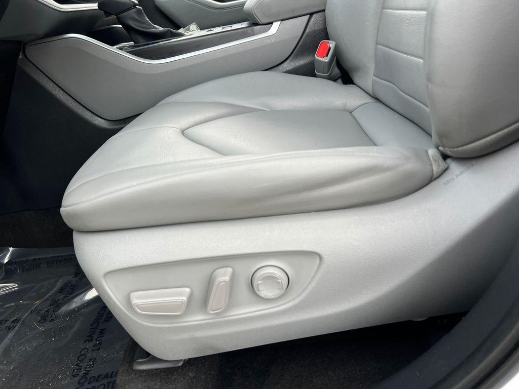 used 2023 Toyota Highlander car, priced at $35,899