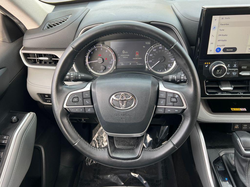 used 2023 Toyota Highlander car, priced at $35,899