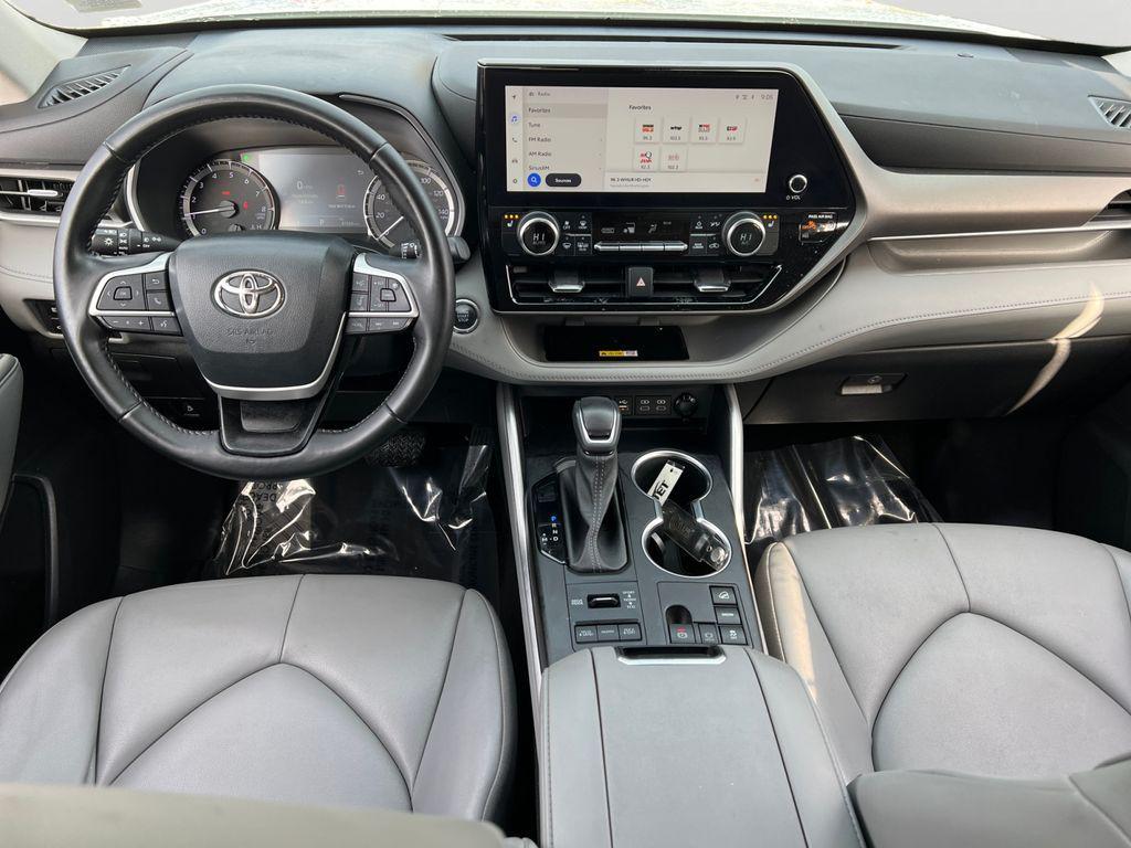 used 2023 Toyota Highlander car, priced at $35,899