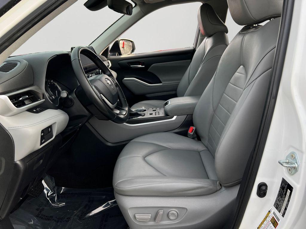 used 2023 Toyota Highlander car, priced at $35,899