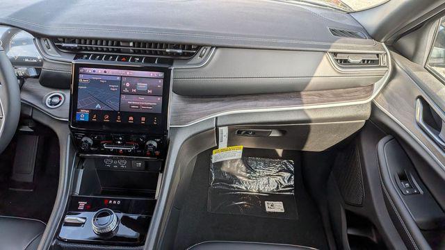 new 2025 Jeep Grand Cherokee car, priced at $47,760