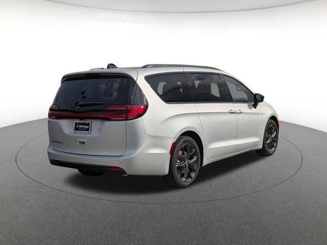new 2026 Chrysler Pacifica car, priced at $45,585