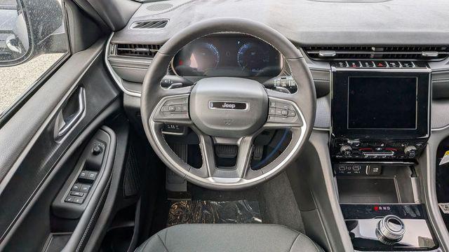 new 2025 Jeep Grand Cherokee car, priced at $44,170