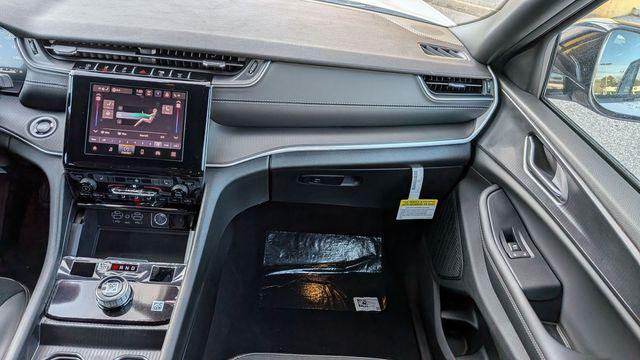 new 2025 Jeep Grand Cherokee car, priced at $43,885