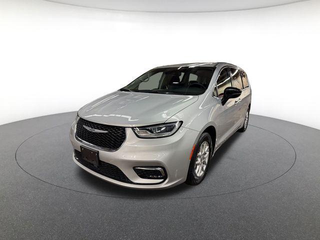 used 2024 Chrysler Pacifica car, priced at $27,000