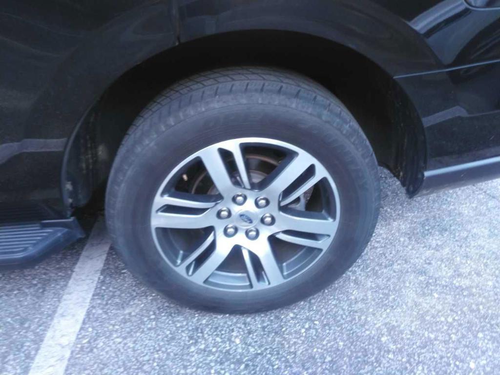 used 2024 Ford Expedition car, priced at $40,594