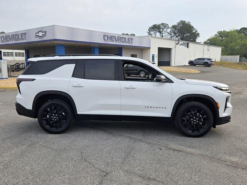 new 2026 Chevrolet Traverse car, priced at $48,464