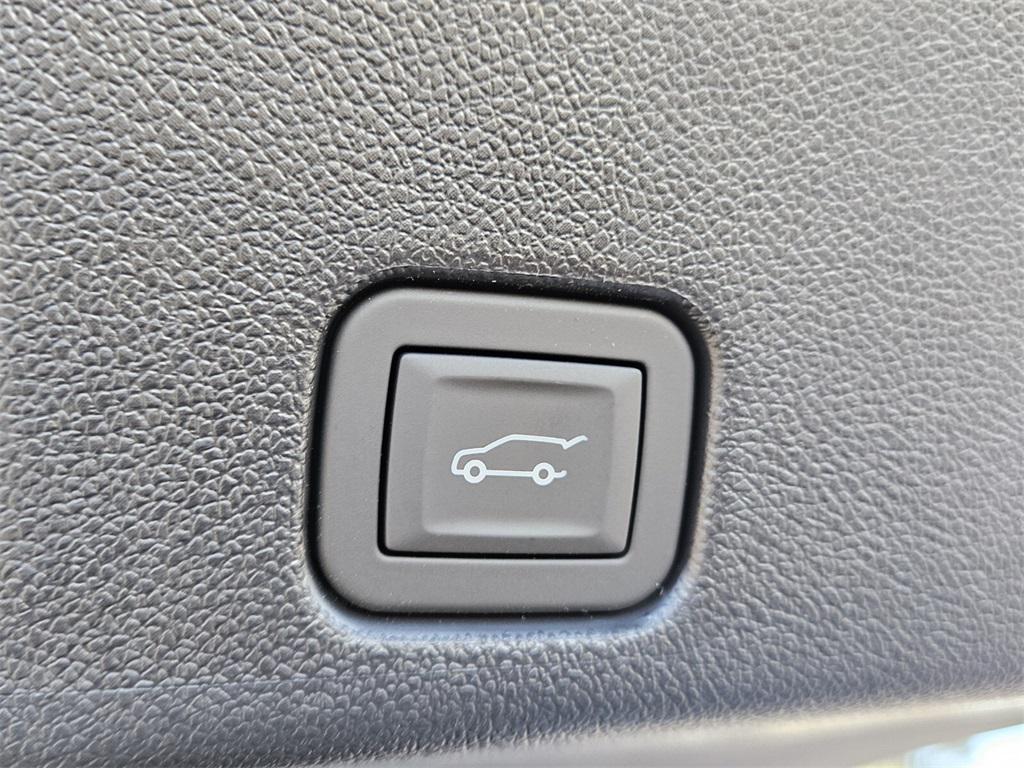 new 2026 Chevrolet Traverse car, priced at $42,095