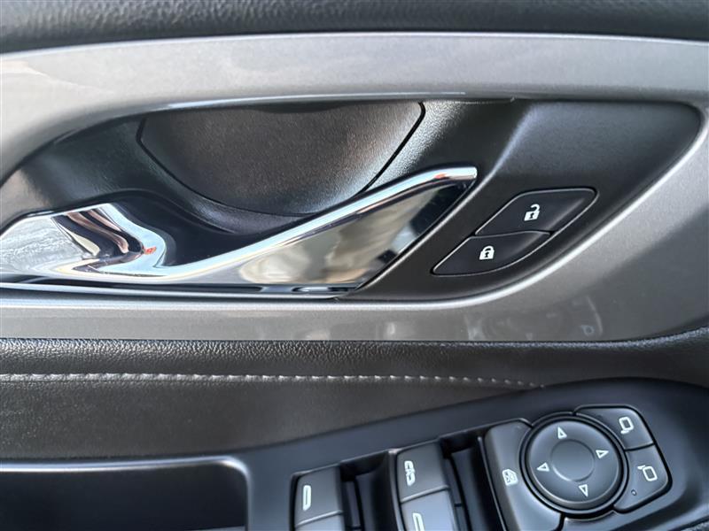 used 2023 Chevrolet Traverse car, priced at $30,500