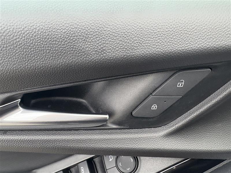 used 2025 Chevrolet Equinox car, priced at $29,500