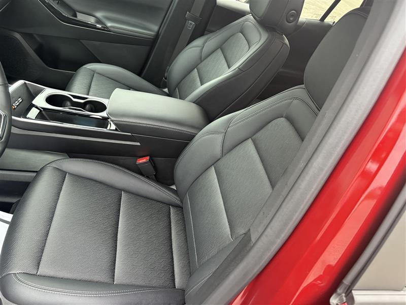 used 2025 Chevrolet Equinox car, priced at $29,500