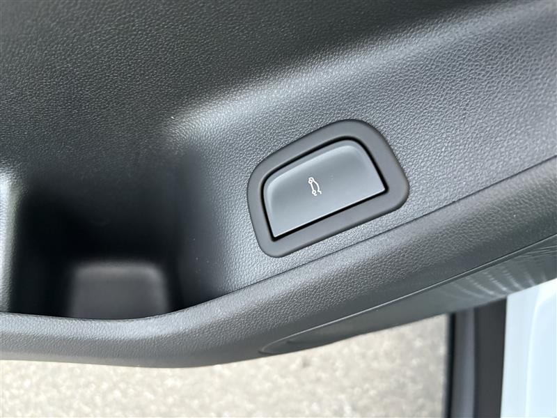 new 2026 Chevrolet Traverse car, priced at $52,510