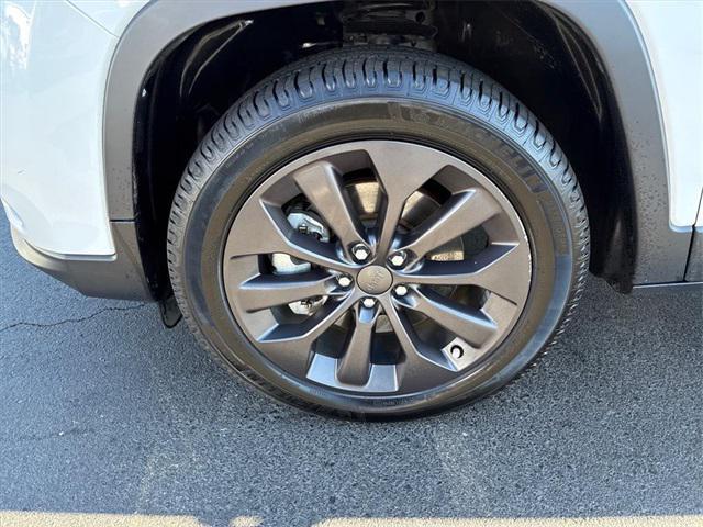 used 2021 Jeep Cherokee car, priced at $18,795