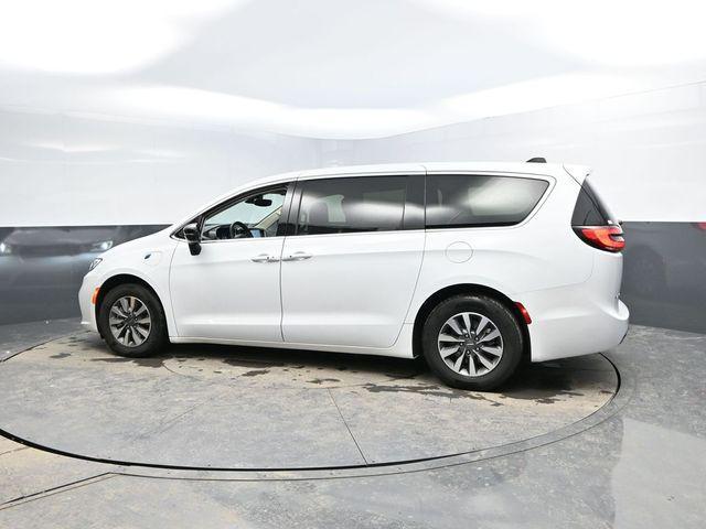 used 2024 Chrysler Pacifica Hybrid car, priced at $27,998